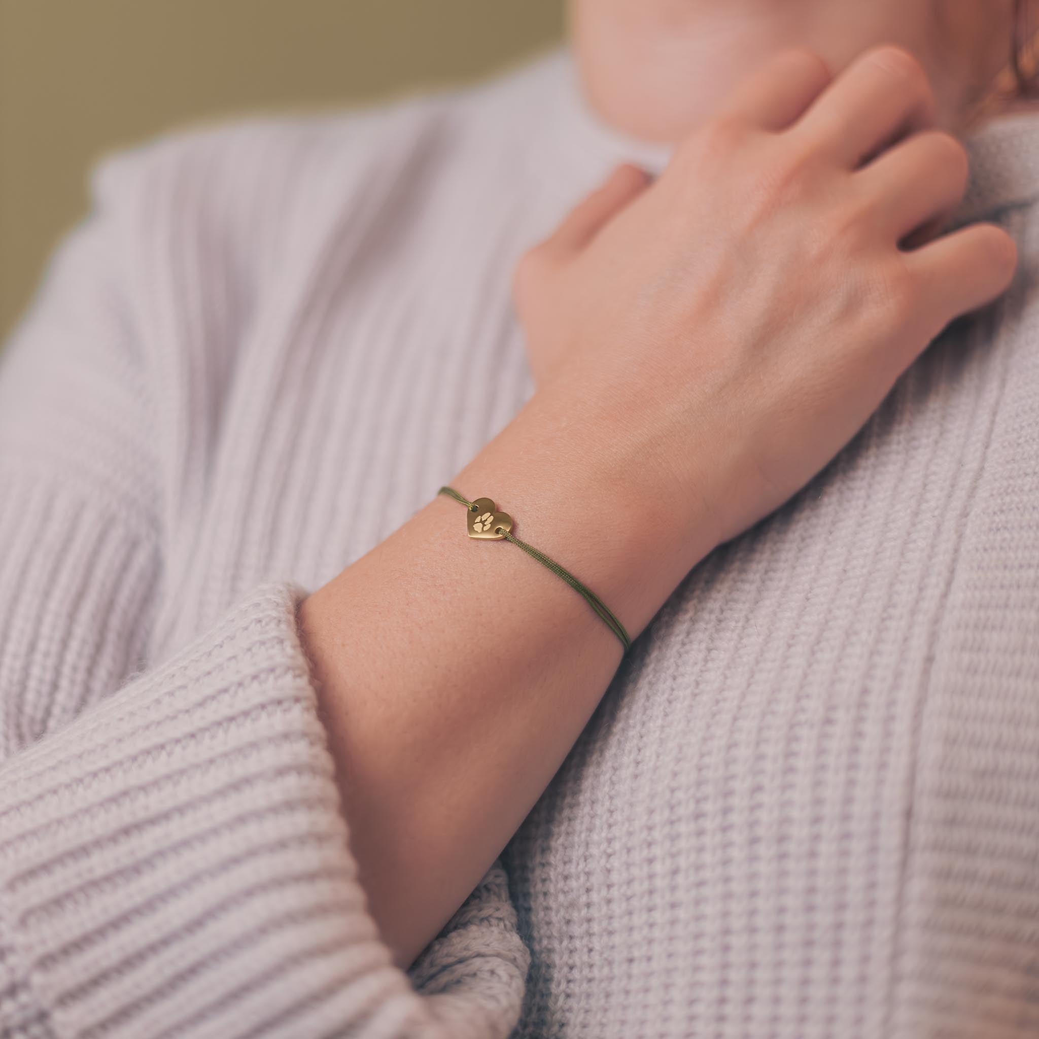Friendship Bracelet With Heart Pendant (Gold)